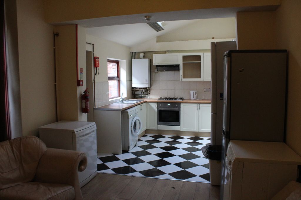 Property photo 2 of 18