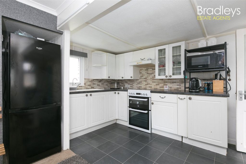 Property photo 3 of 21 Picture No. 17