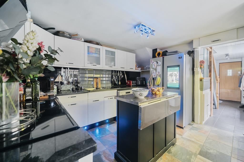 Property photo 3 of 23 Kitchen