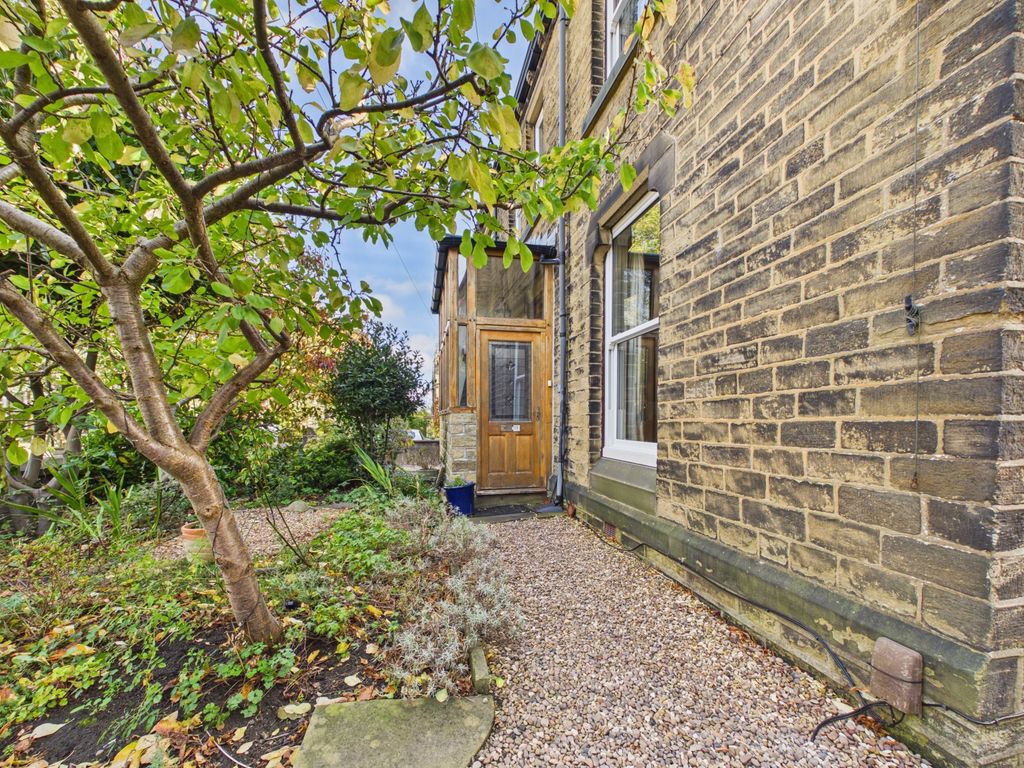 Property photo 2 of 43 Cam02649G0-Pr0092-Still046