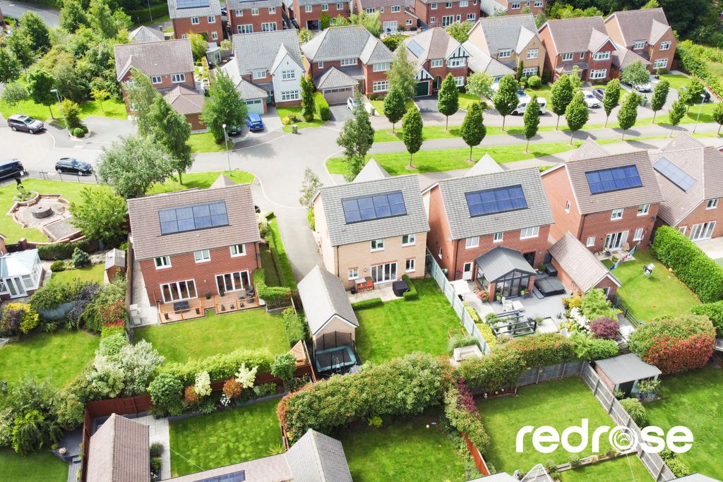 Property photo 3 of 14 Web_4 Magill Close-51