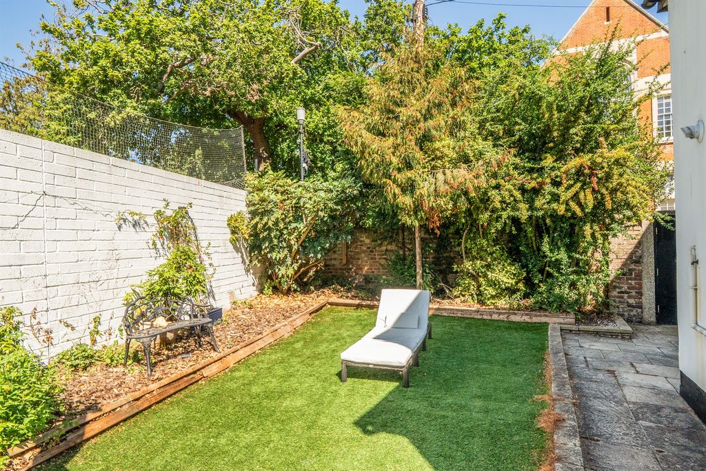 Property photo 2 of 12