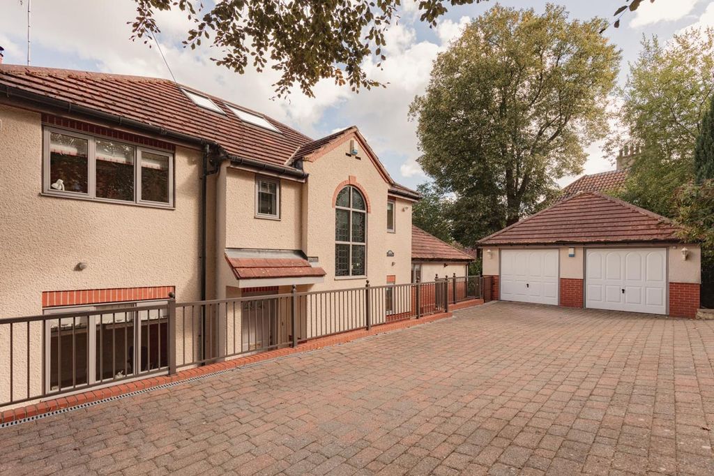 Property photo 2 of 23