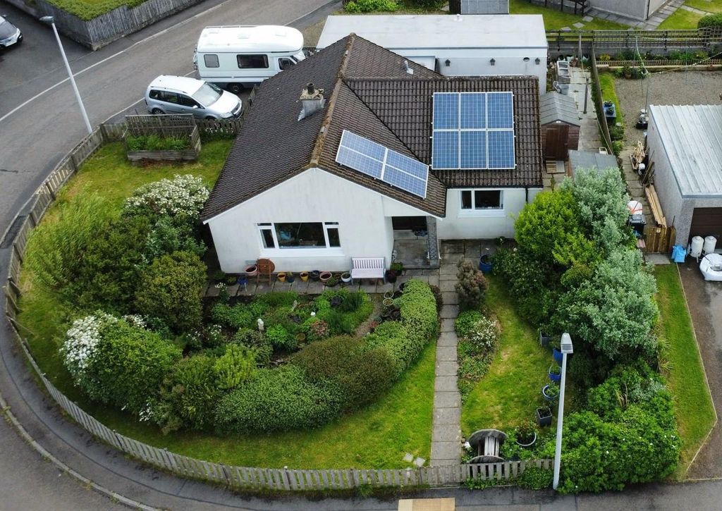 Property photo 2 of 25