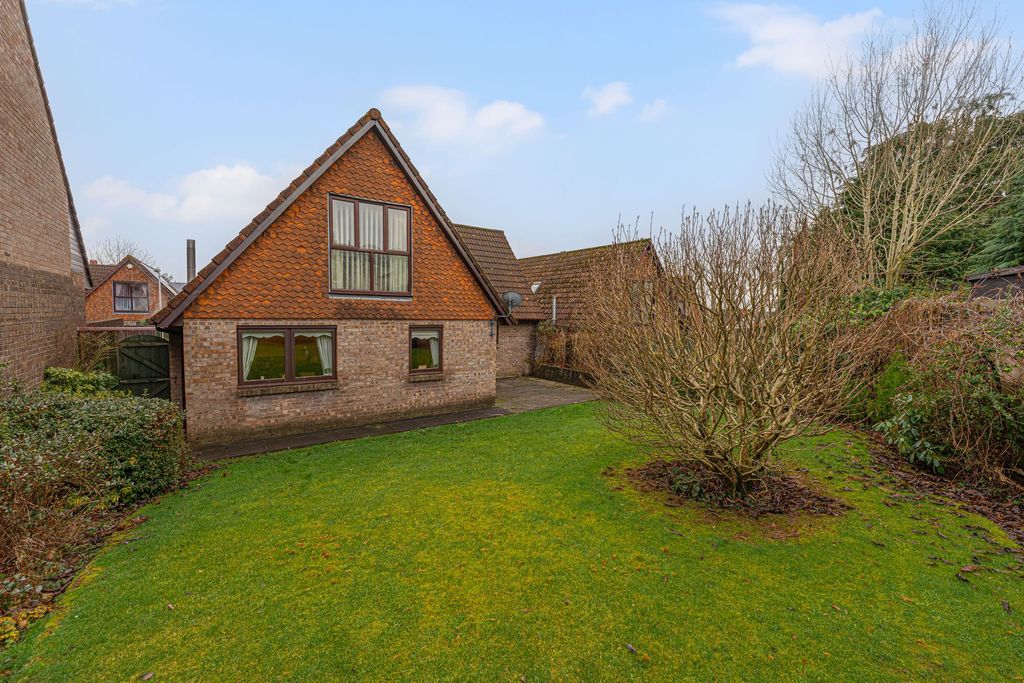 Property photo 2 of 36