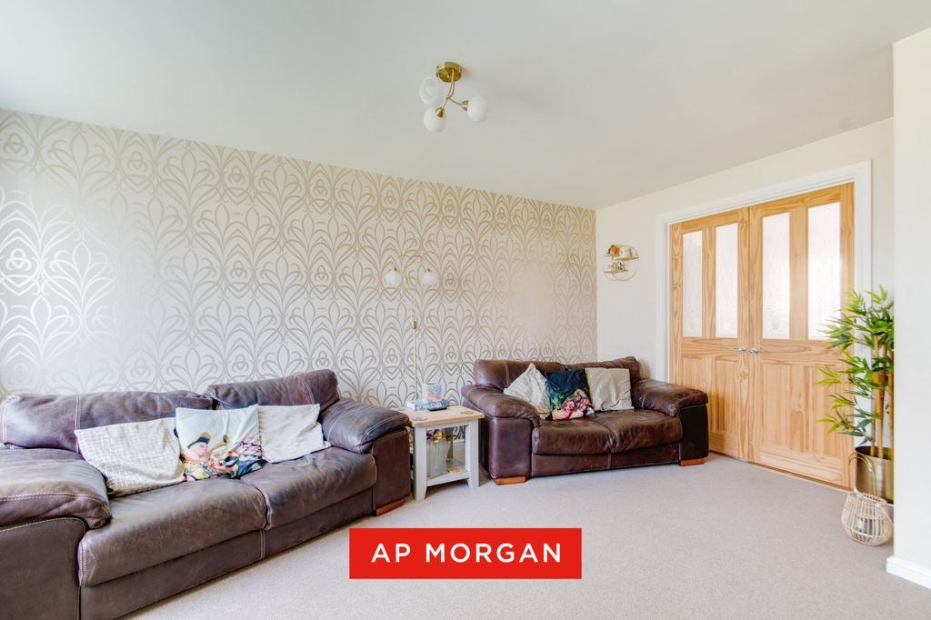 Property photo 2 of 15 Picture No. 11