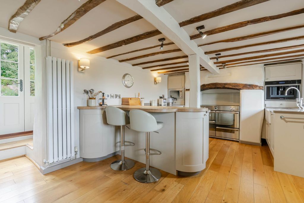 Property photo 2 of 21