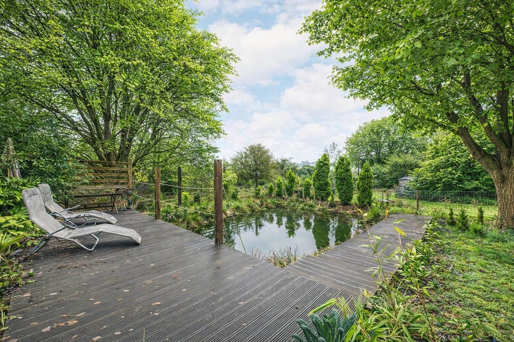 Property photo 2 of 42