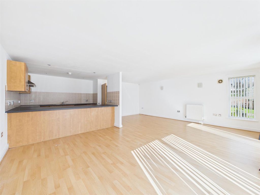 Property photo 2 of 27 Cam03844G0-Pr0421-Still001.Jpg