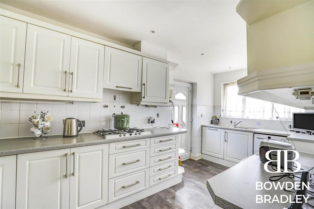 Property photo 2 of 22 Kitchen