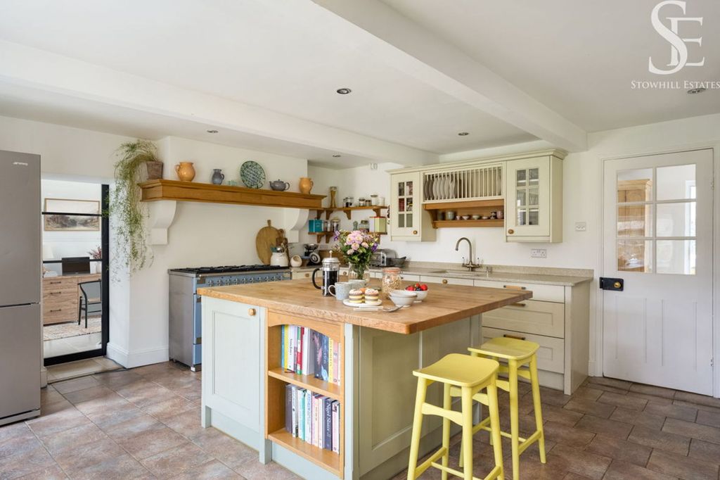 Property photo 2 of 20 Kitchen