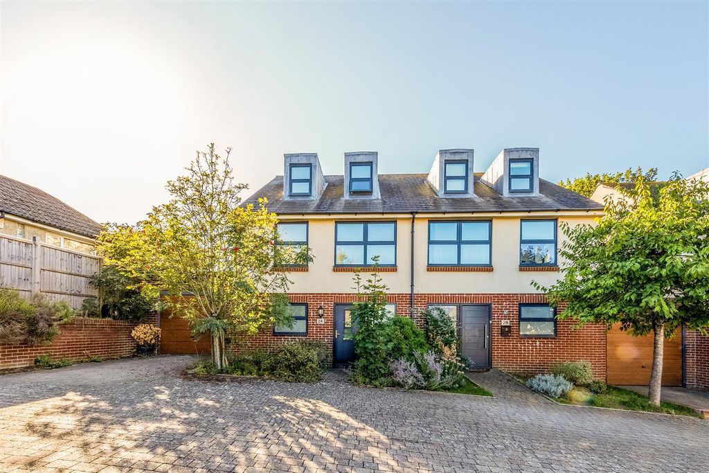 Property photo 1 of 36 2A Balsdean Road-32.Jpg