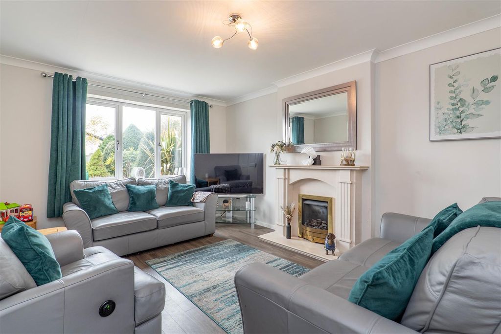 Property photo 2 of 29 Lounge