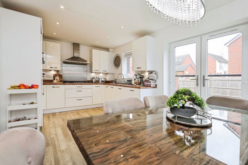 Property photo 3 of 18 Pbox-Img.Jpg