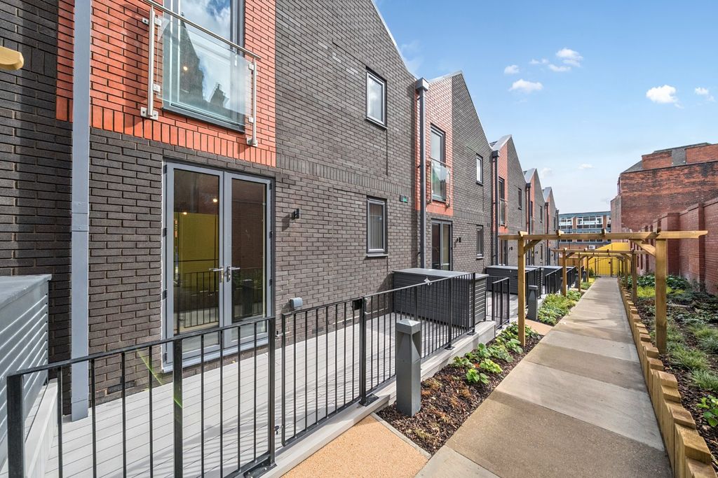 Property photo 2 of 15 Picture No. 17