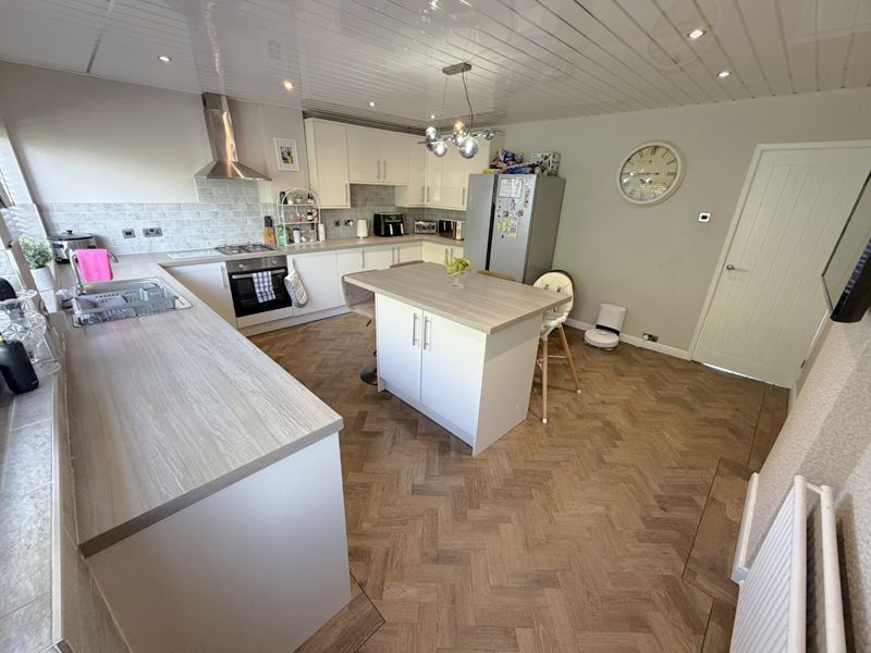 Property photo 2 of 27 Breakfast Kitchen