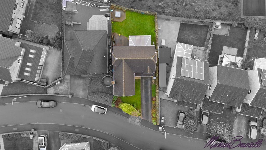 Property photo 2 of 33