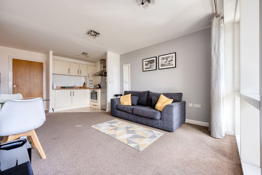 Property photo 1 of 6