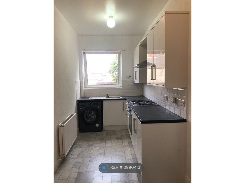 Property photo 3 of 6 Kitchen