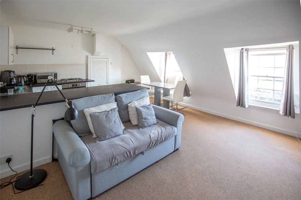 Property photo 2 of 10 Picture No. 06