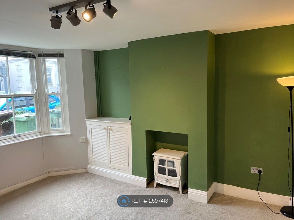 Property photo 2 of 11 Living Room