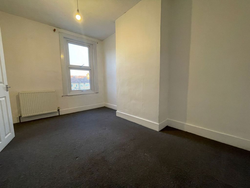 Property photo 2 of 8 Photo 3