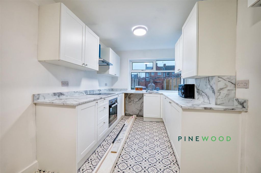 Property photo 2 of 20 Kitchen / Diner