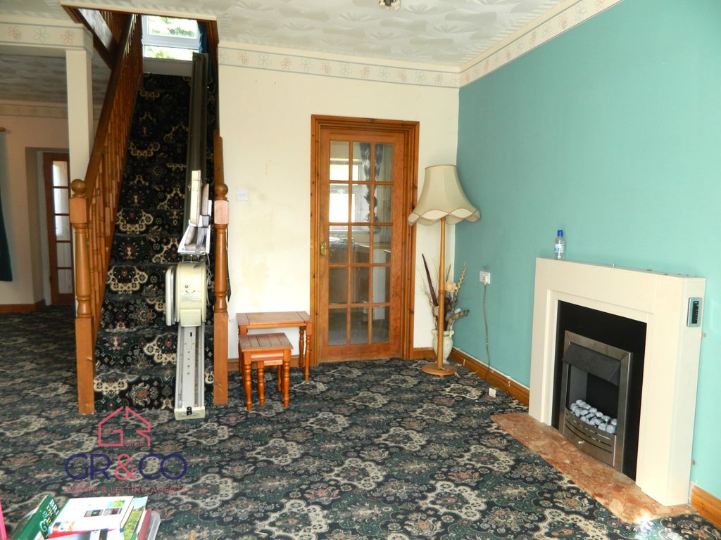 Property photo 3 of 23 Lounge / Diner