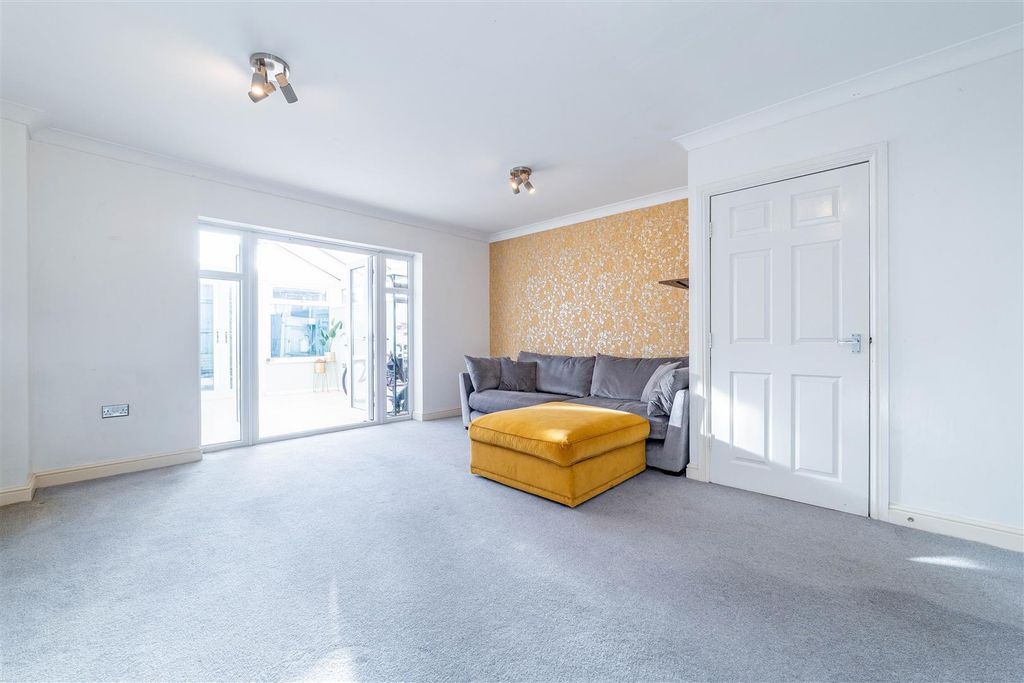 Property photo 3 of 28 Lounge/Dining Room