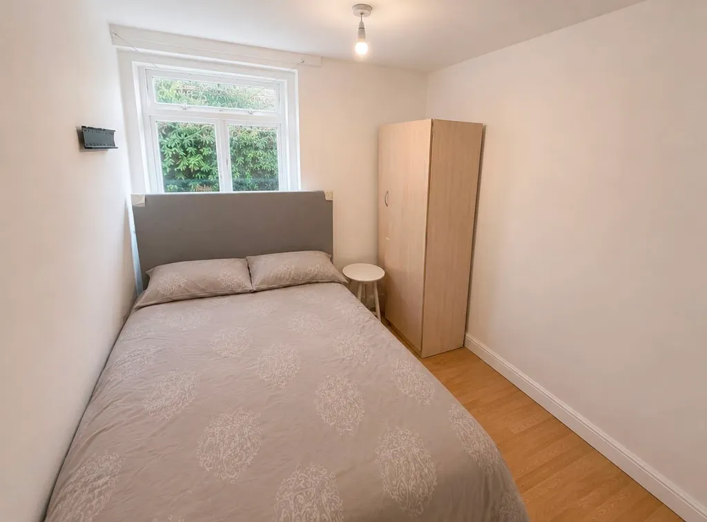 Grosvenor Rise East, Walthamstow E17 - View 3