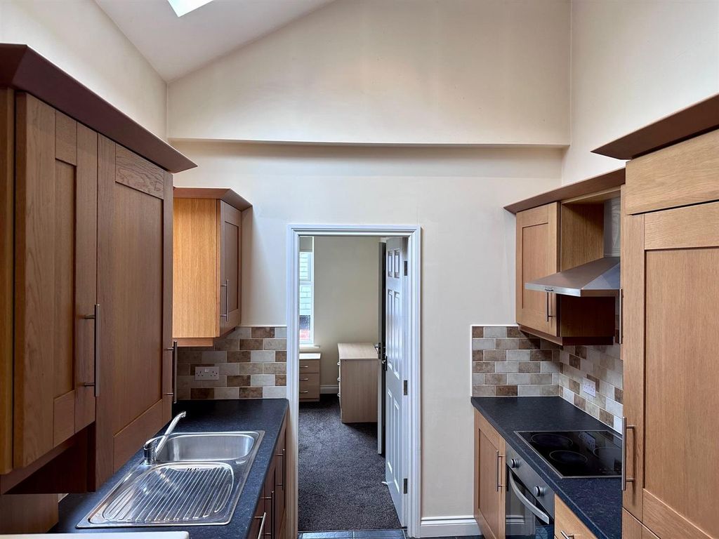 Property photo 1 of 10 Kitchen.Jpg