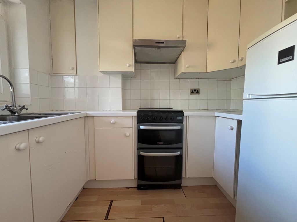 Property photo 3 of 5 Kitchen