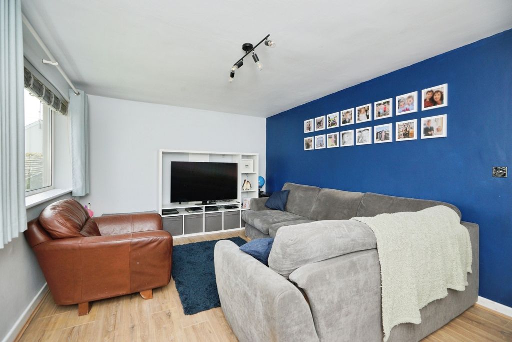 Property photo 2 of 17 Photo