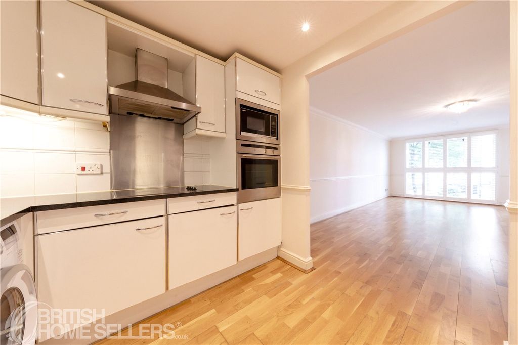 Property photo 3 of 18 Picture No. 02