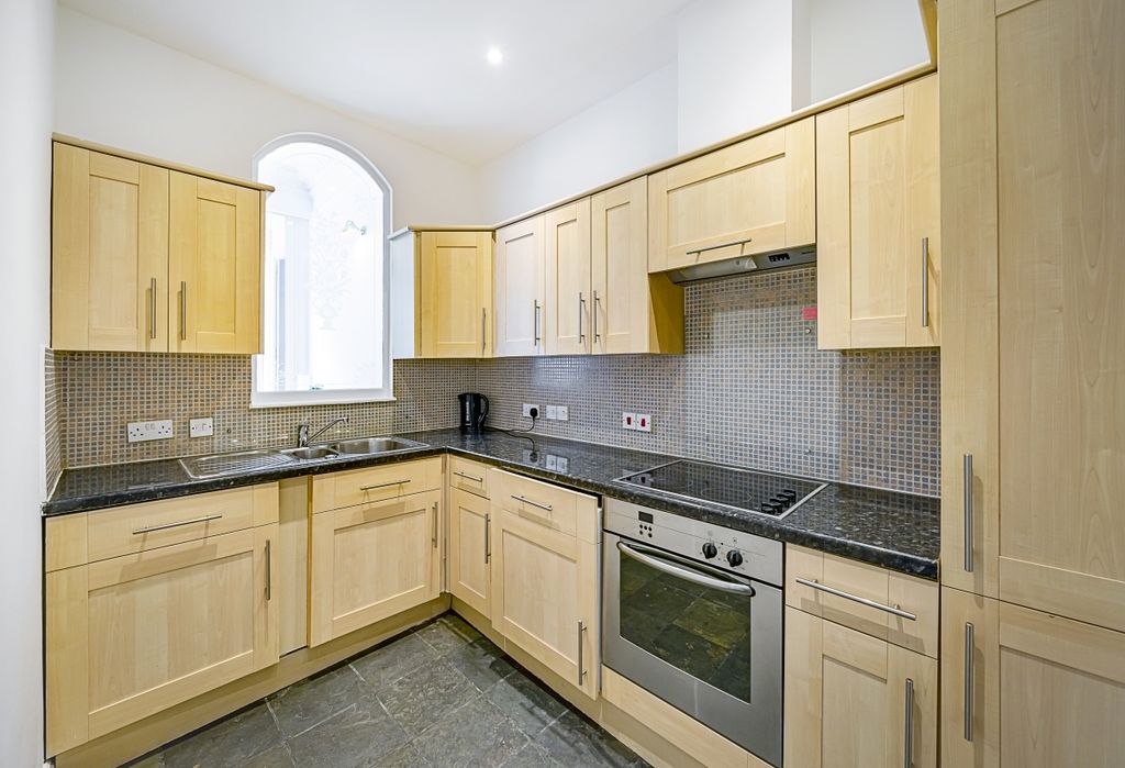 Property photo 2 of 12 Kitchen