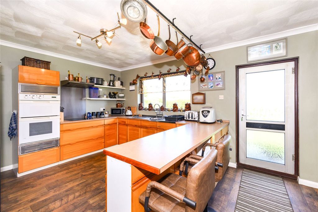 Property photo 3 of 10 Kitchen