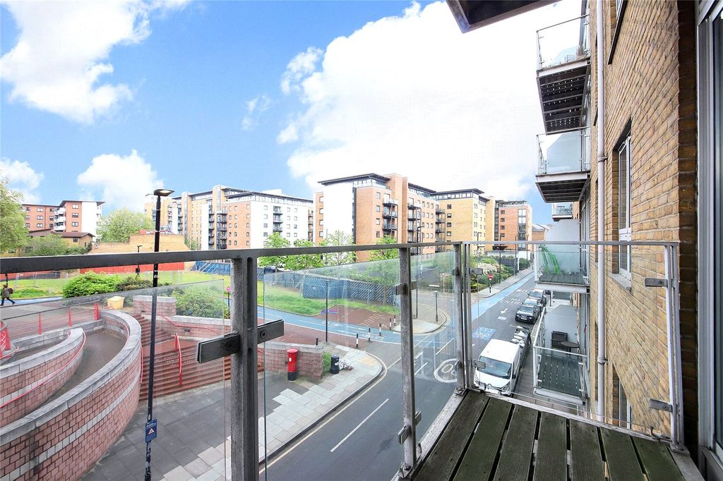 Property photo 3 of 10 Balcony