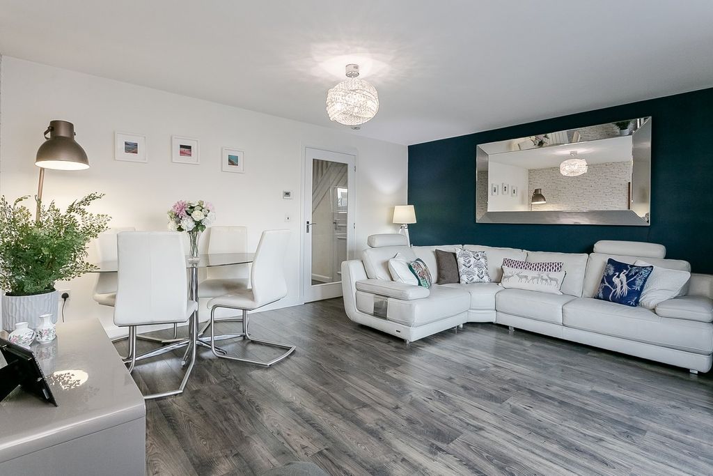 Property photo 2 of 32