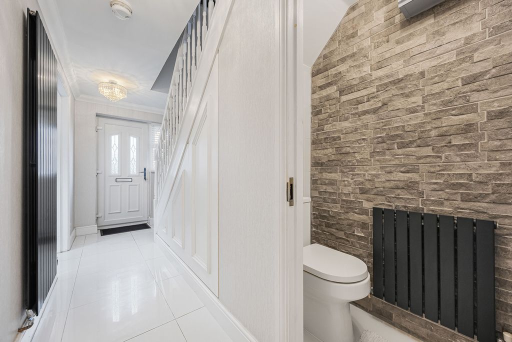 Property photo 2 of 30