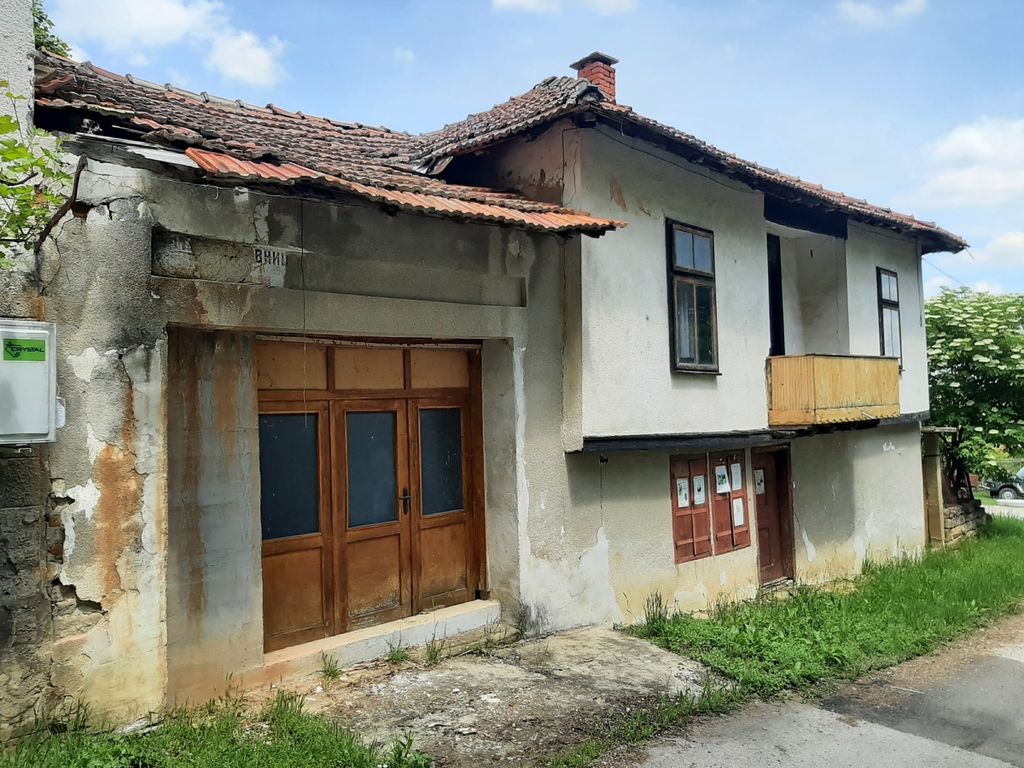 Property photo 3 of 8