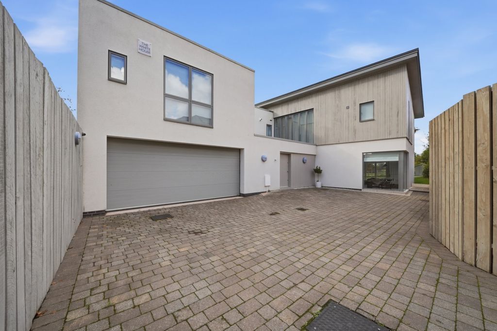 Property photo 2 of 39 Picture No. 39