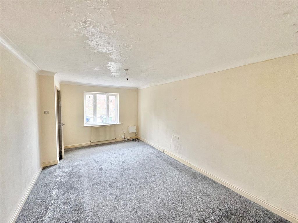 Property photo 2 of 9 Lounge.Jpg