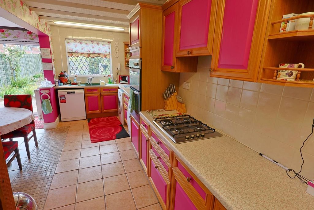 Property photo 3 of 14 Kitchen