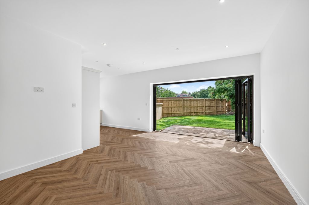 Property photo 2 of 17 Picture No. 30