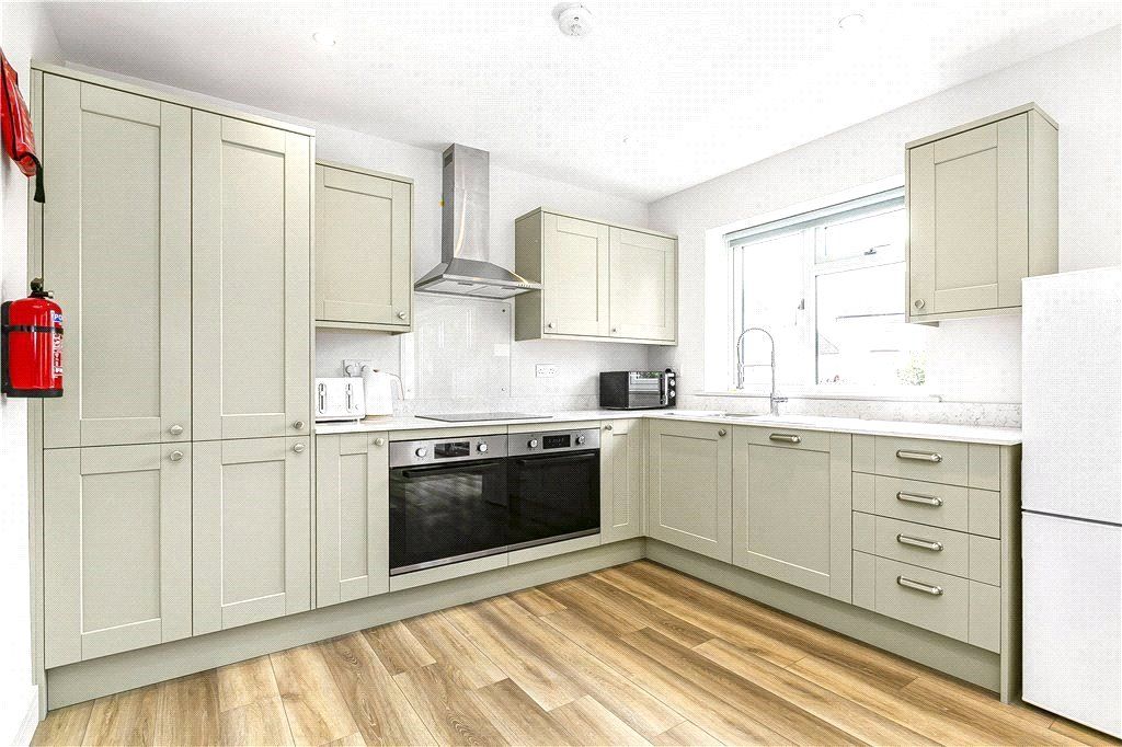 Property photo 3 of 10 Kitchen