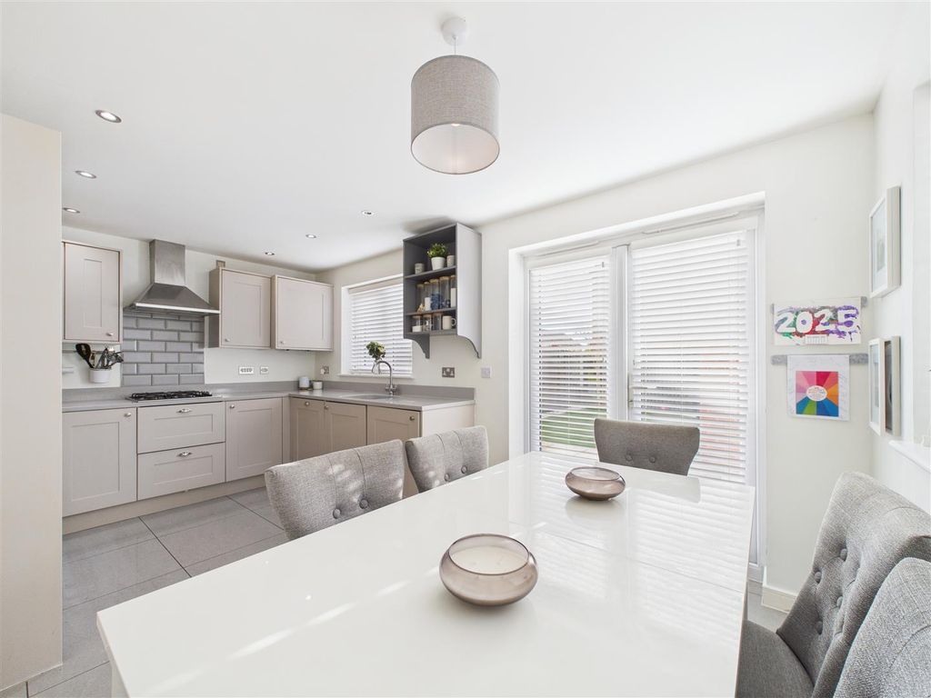 Property photo 2 of 19 Cam03303G0-Pr0250-Still023.Jpg