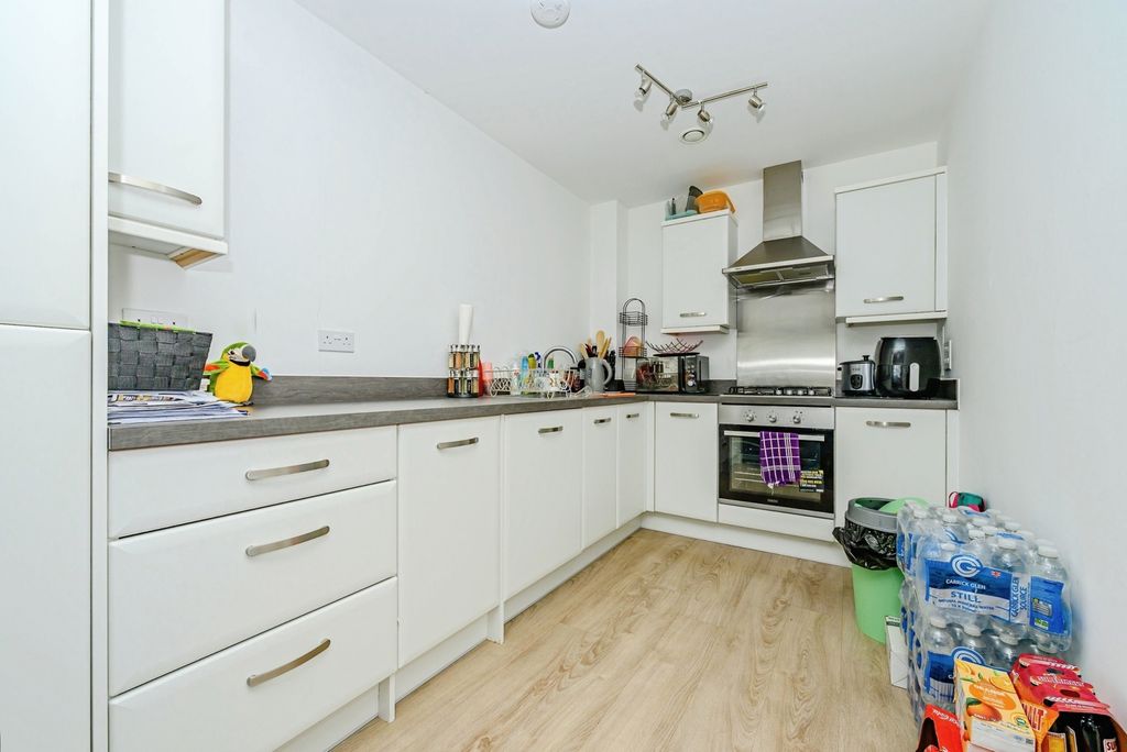 Property photo 2 of 8 Kitchen