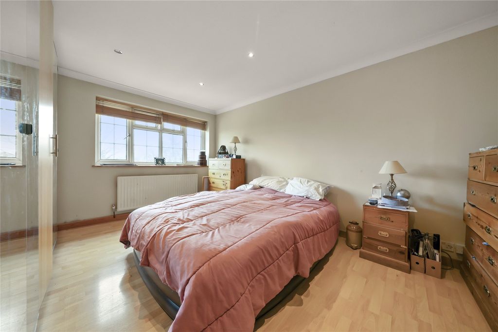 Property photo 3 of 9 Bedroom