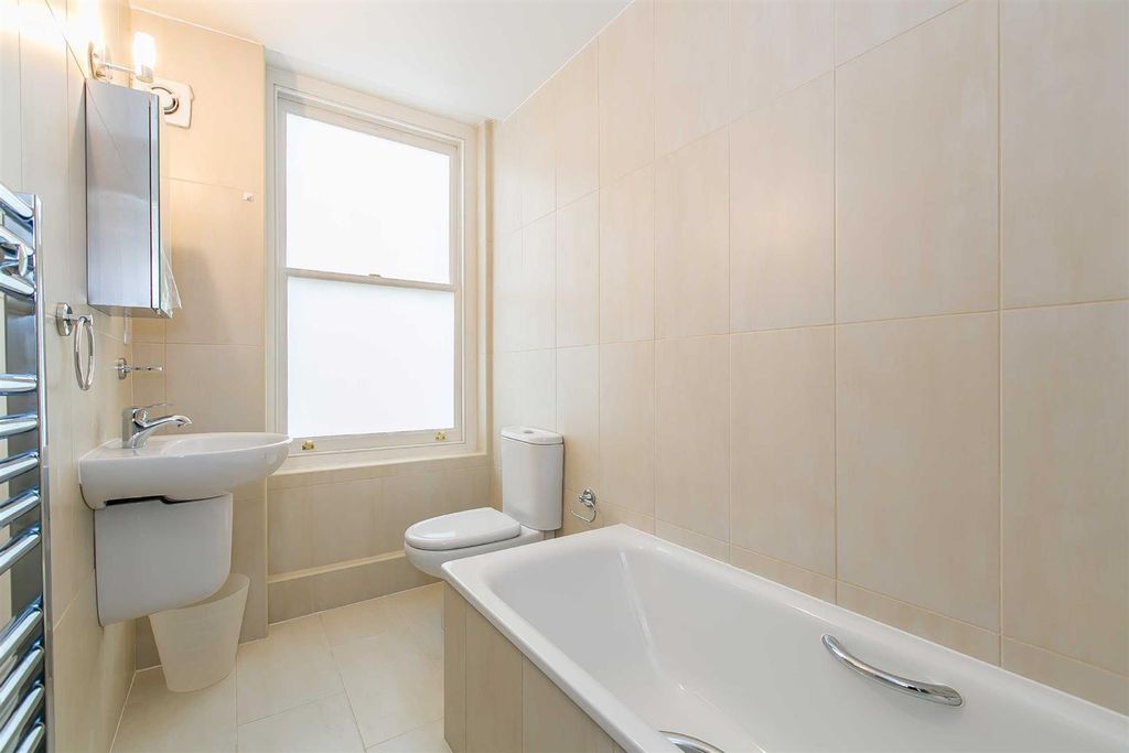 Property photo 3 of 6 Bathroom/WC