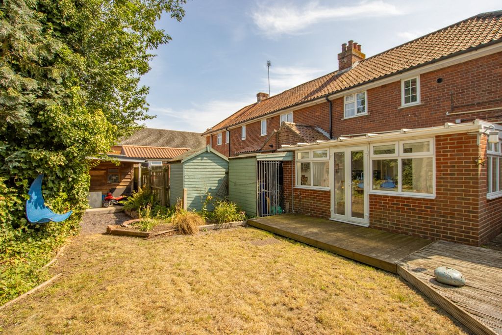 Property photo 2 of 23 4424354